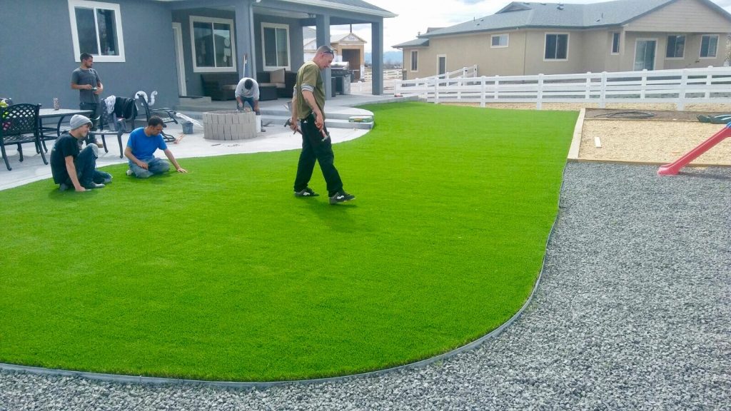 artificial grass installer 
